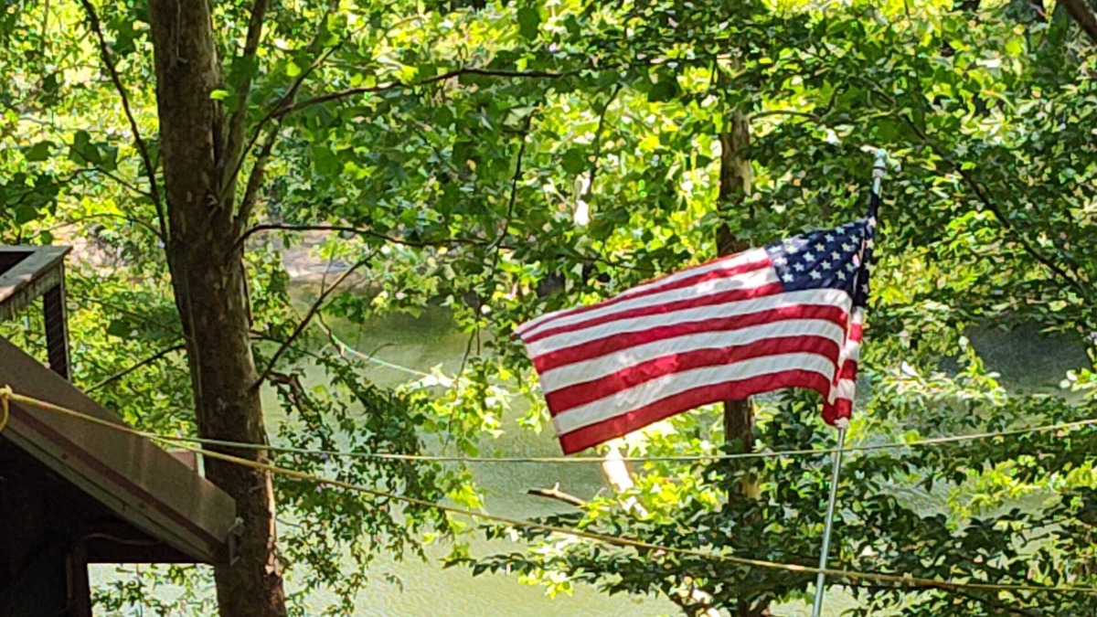 Duck Cabin | Elk River Cabin- Fisherman and Kayakers dream! Pet Friendly!!!