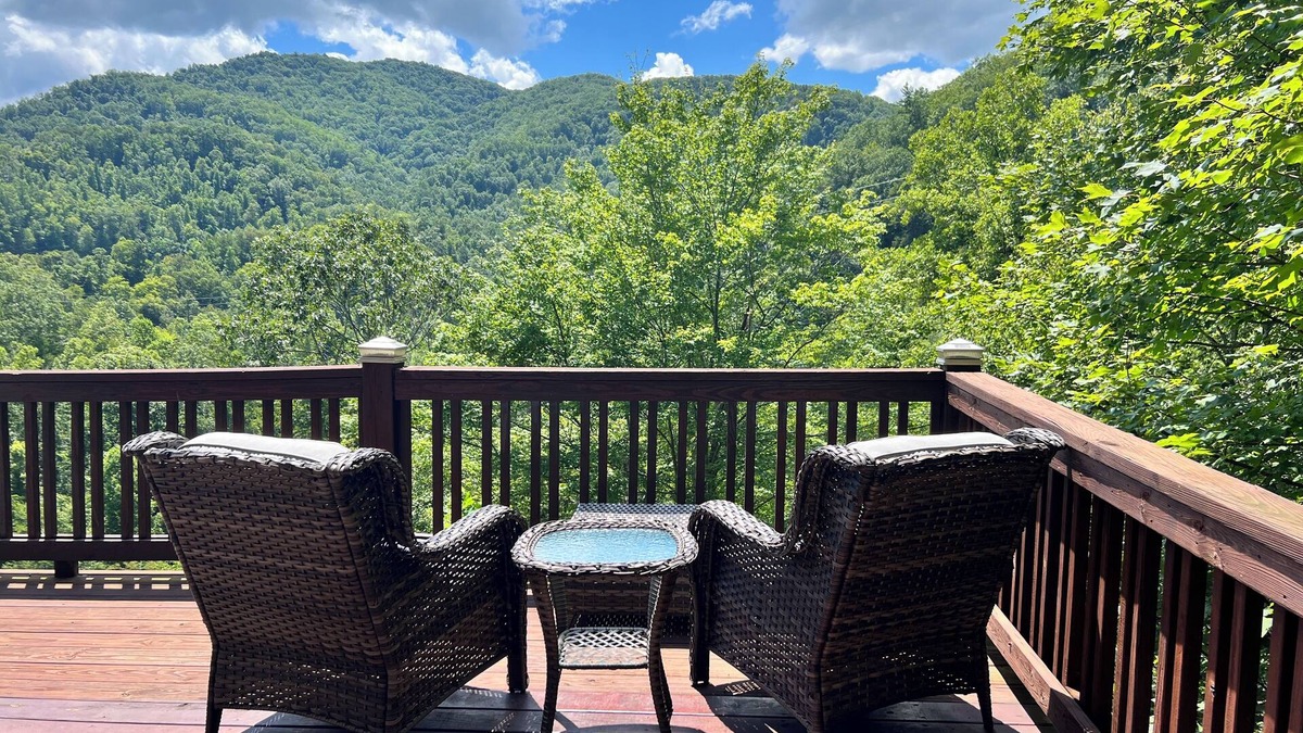 Butler Cabin | Elk River Cabin Watauga Lake Hot Tub 3 Stories 3 Bedrooms Mountain View’s hiking