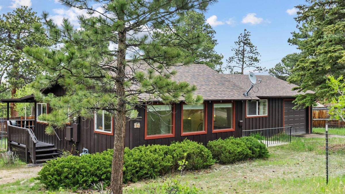 Estes Park House | Elk Run - 2 bedroom cabin - Free WiFi