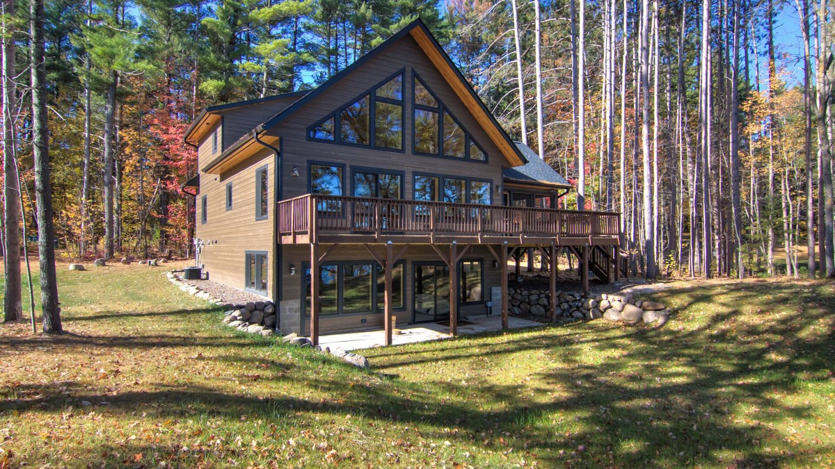 Stone Lake Cabin | Elk Run – New Luxury Lakefront Cabin on LCO