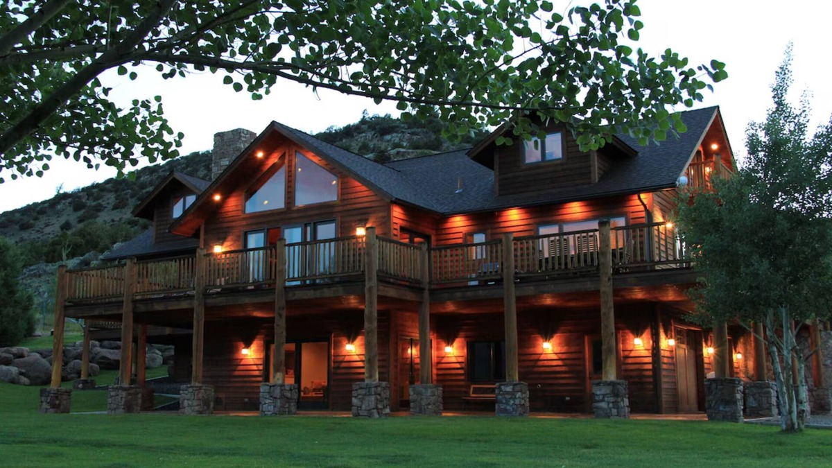 Emigrant House | Elk Run Ranch…Come enjoy the breath taking views of Paradise Valley & YNP
