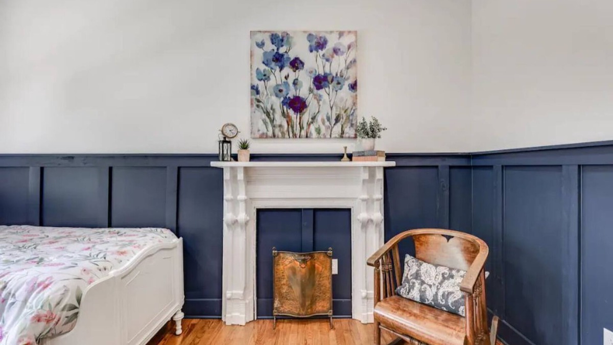 Carrollton House | Ella 1862- Charming 1862 home in historic downtown. Close to Adamson Square.