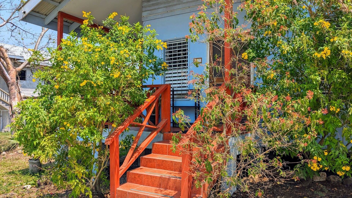 San Ignacio House | Elle's 2 BR/2 bathroom, home in San Ignacio. Minutes from town & Maya Ruins