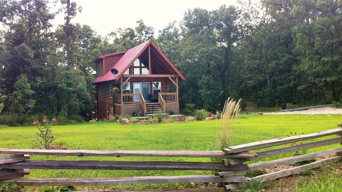 Steelville Cabin | Ellen's Log Cabin with Hot Tub ~ Located Minutes From The Upper Meramec River