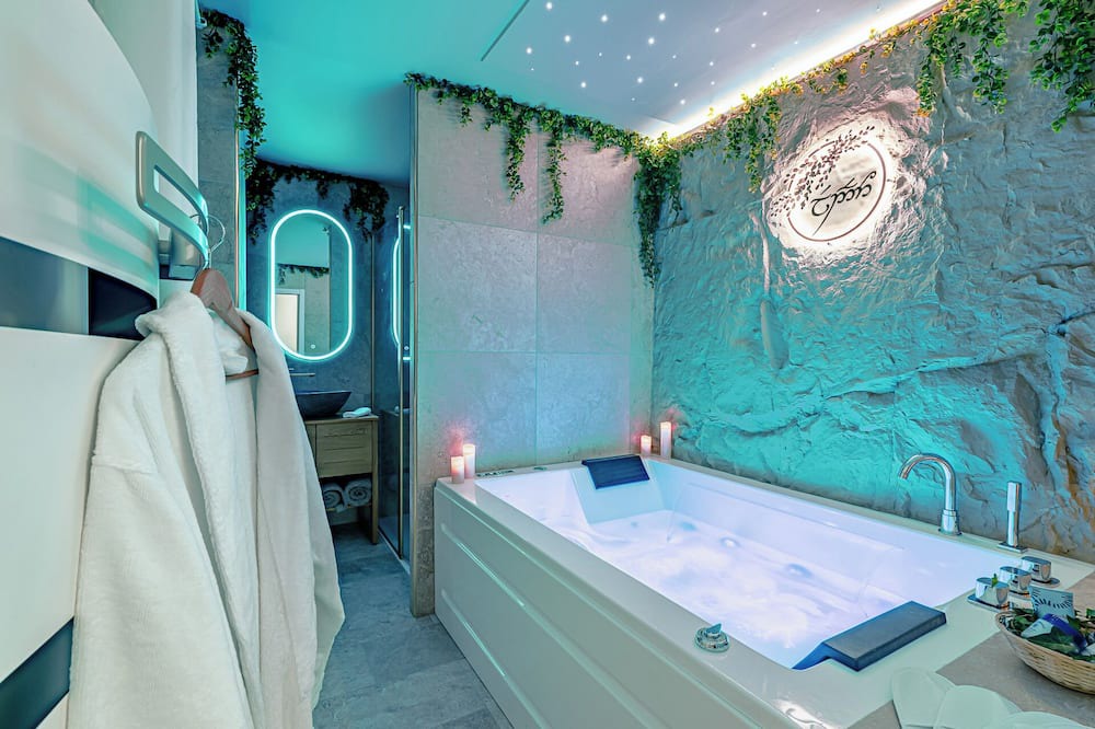 Evreux Apartment | Ellendor private spa and romantic getaway in Middle-earth.