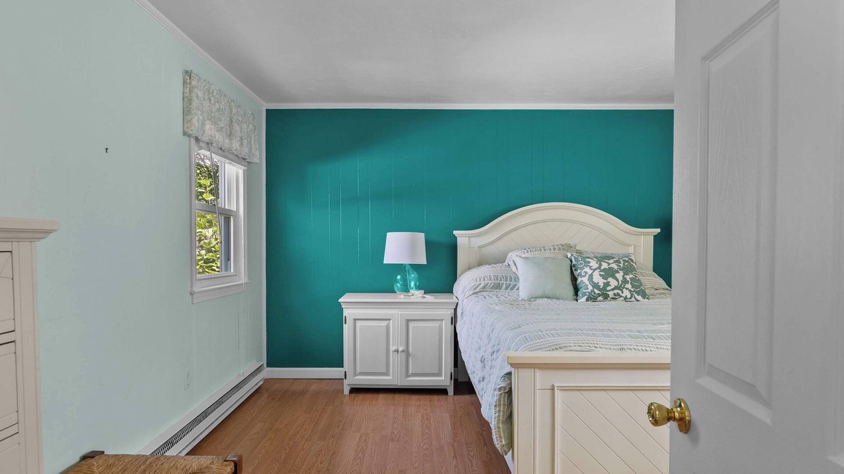 Newport House | Ellery Bungalow #49 - Minutes from the Sand