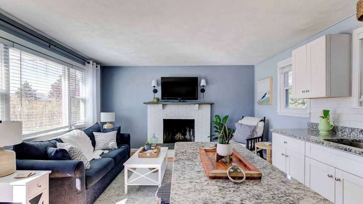 Newport East House | Ellery Bungalow #51- Island Calm Near Newport