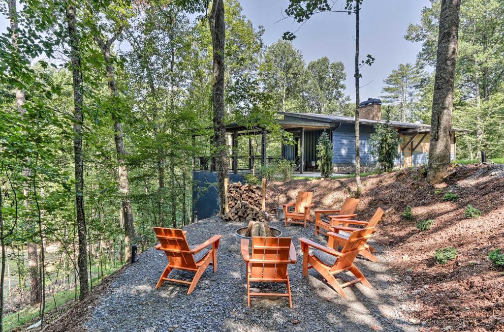 Ellijay House | Ellijay Cabin Escape Hot Tub and Fire Pit!