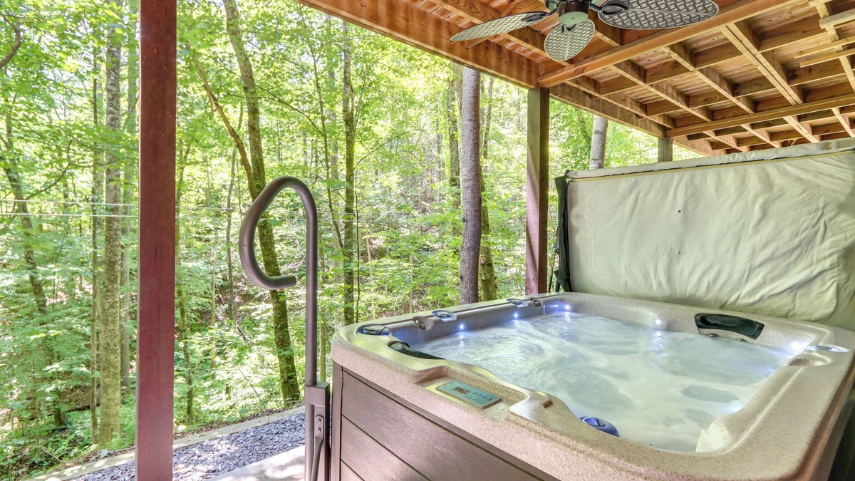 Ellijay Cabin | Ellijay Cabin w/Deck and Hot Tub!
