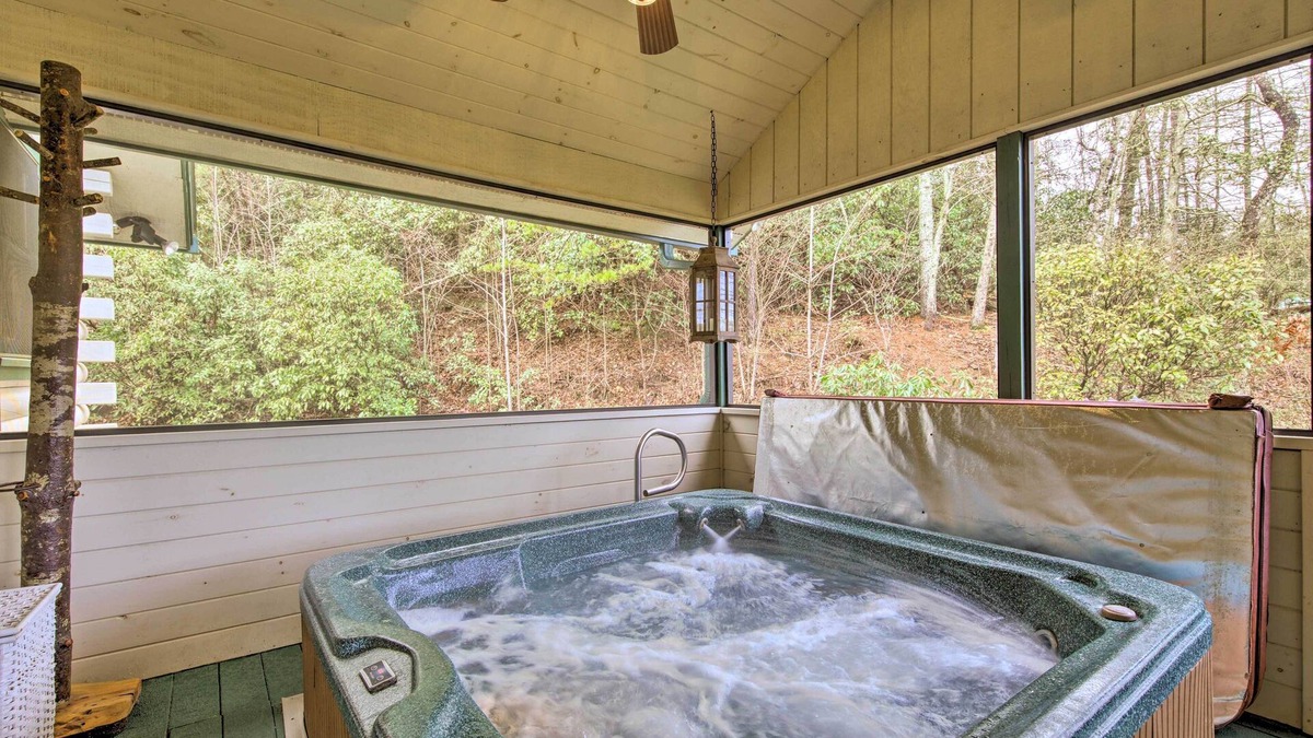 Ellijay Cabin | Ellijay Cabin with Porch & Private Hot Tub!