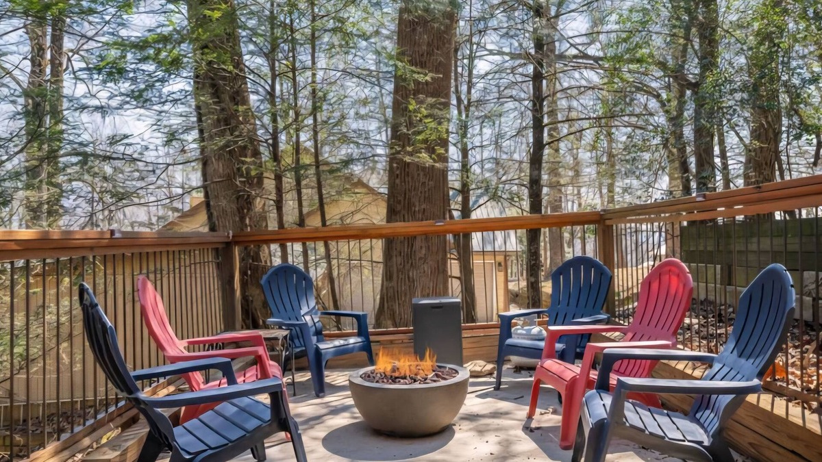 Walnut Mountain Cabin | Ellijay Mountain View Retreat|Fireplace|Patio|Mountain Top|Hot Tub|Game room