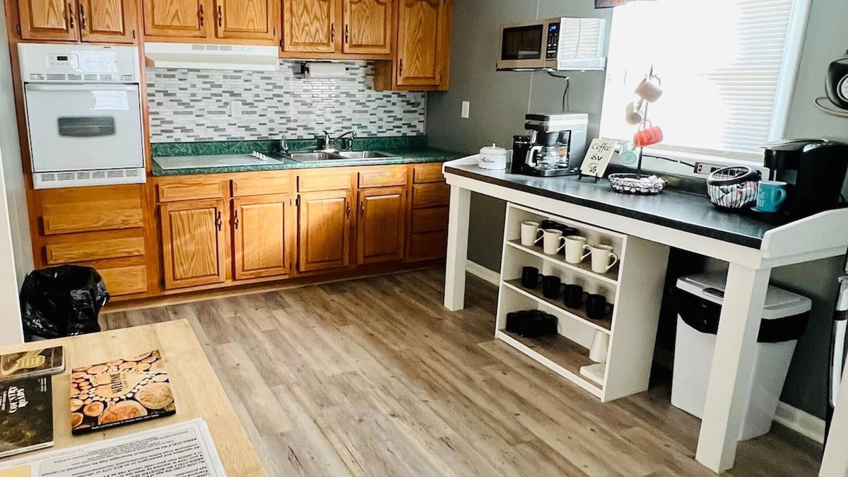 Stafford House | Ellis House Trail Lodging Sleeps 16