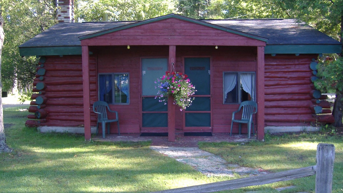 Grawn Resort | Ellis Lake Resort - Hemlock Logroom - Interlochen/Traverse City