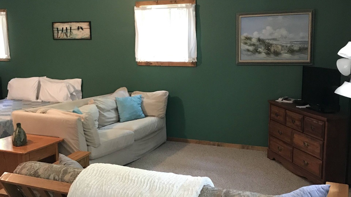 Grawn Cabin | Ellis Lake Resort - Willow Suite- Interlochen/Traverse City
