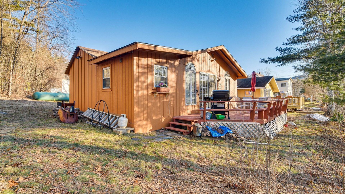 Bartlett Cottage | Ellis River Cottage ~ 3 Mi to Attitash Mountain!