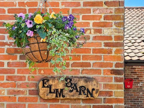 Freethorpe House | Elm Barn View