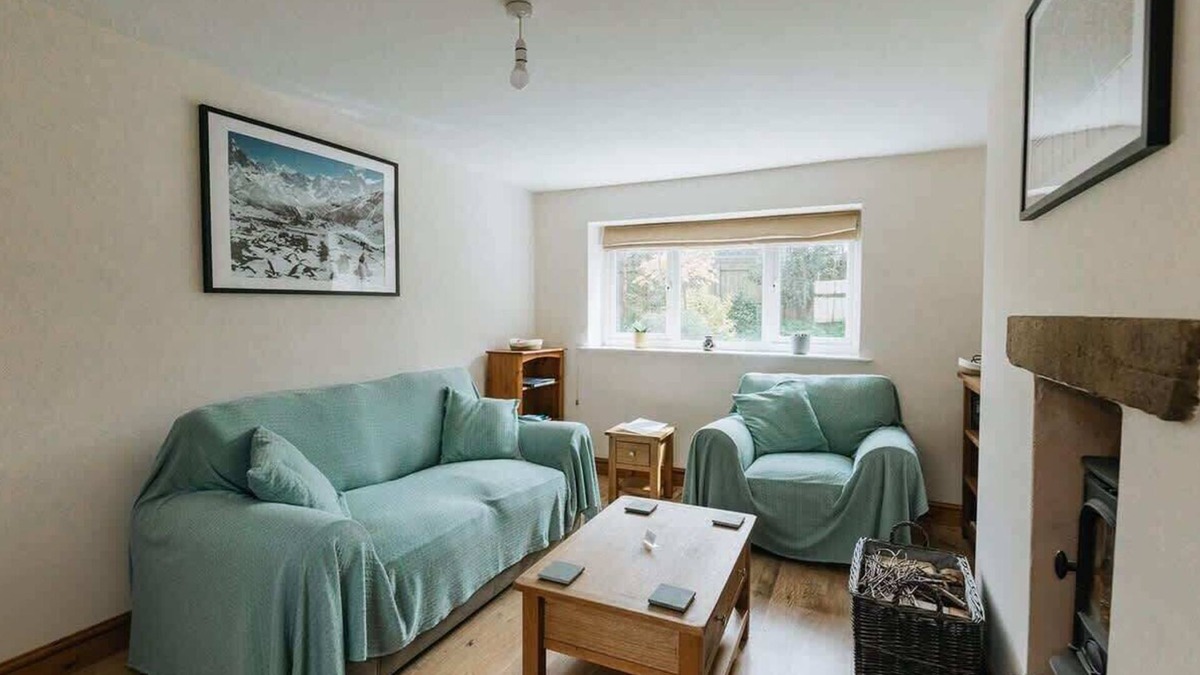Welton House | Elm House Cottage: Charming Country Cottage with Log Burner