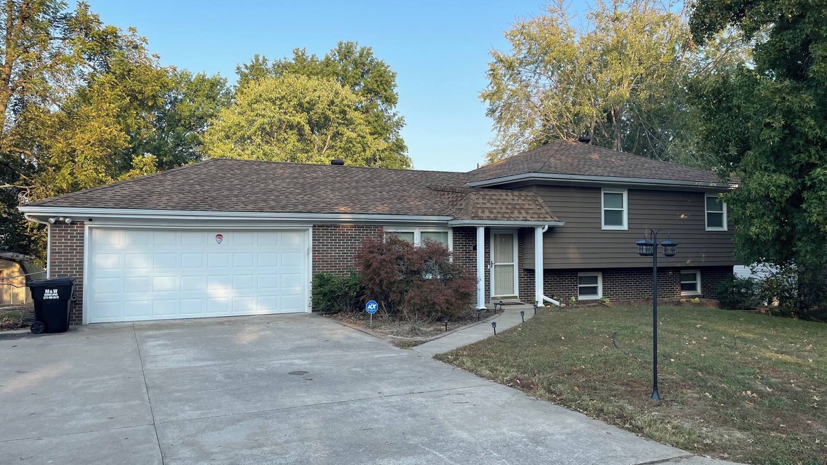 Jefferson City House | Elm Tree Oasis, 3-bedroom house in charming Jefferson City with AC, WiFi.