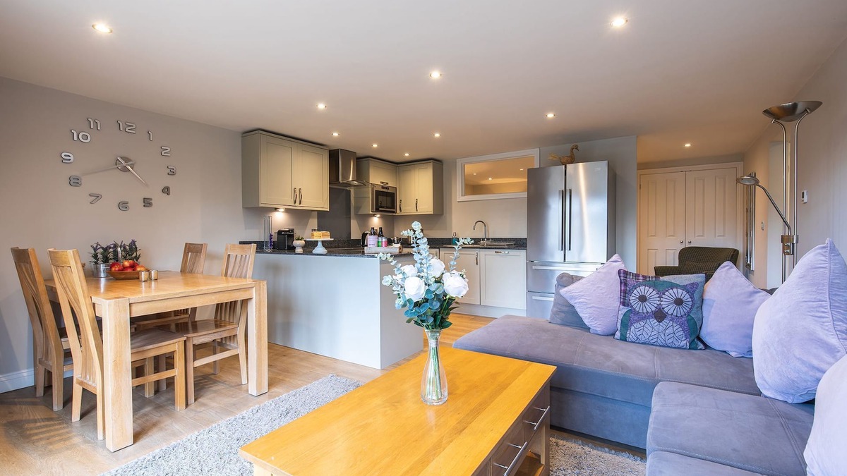 Cutnall Green Apartment | Elmbridge Farm Warbler Lodge