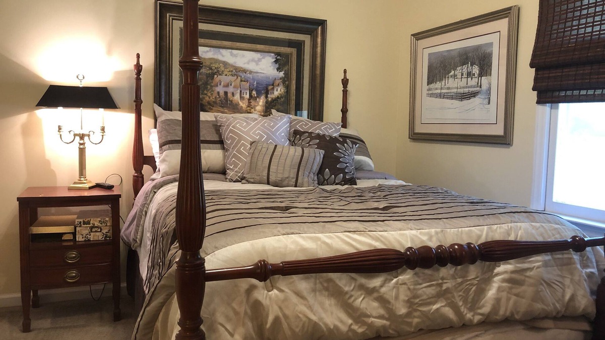 Elon House | Elon Private Guest Suite : 2 bedroom, Sitting room, bath, laundry