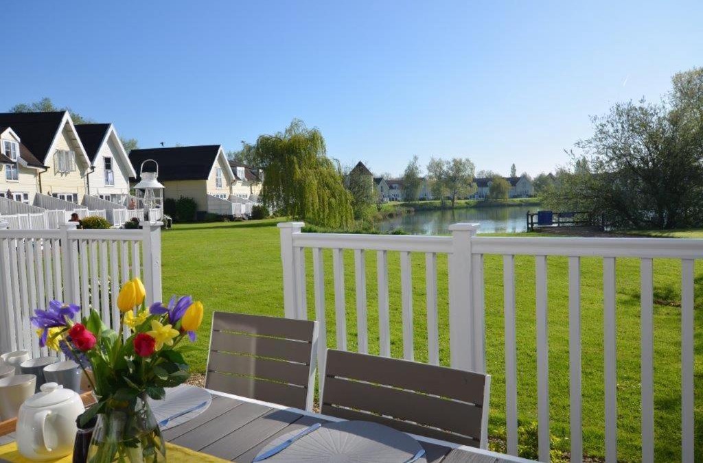 South Cerney Cabin | Elouera, 21 Isis Lake