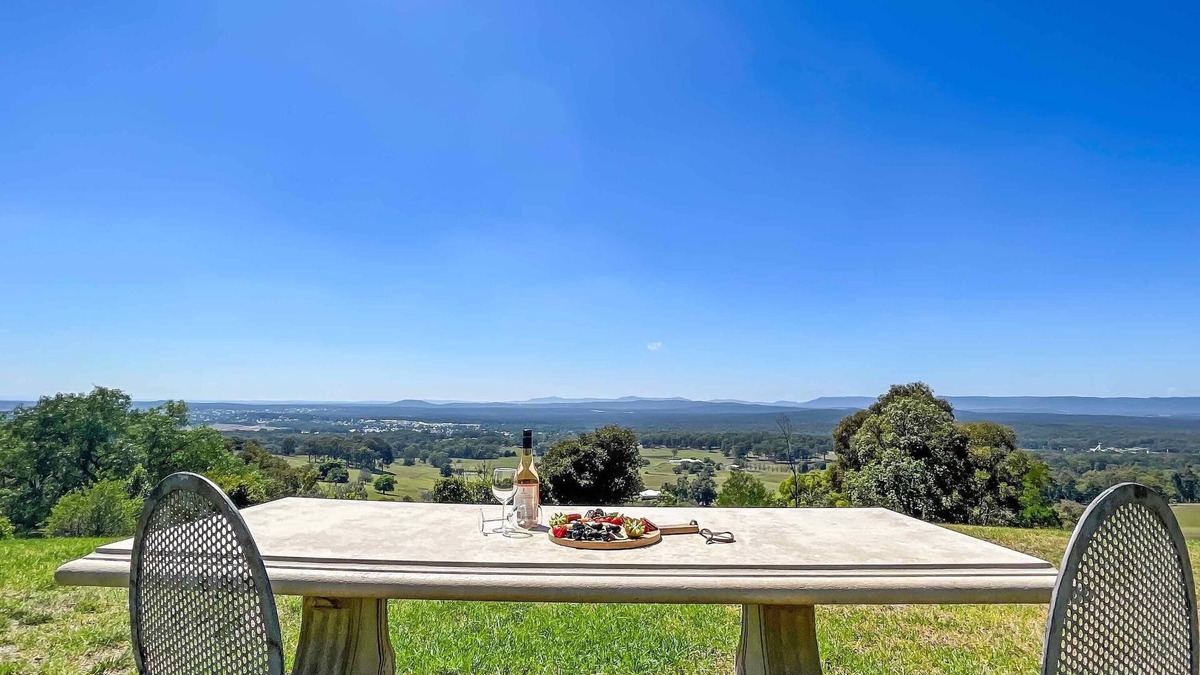 Mount View Cottage | Elouera Retreat - Hunter Valley escape with all around views