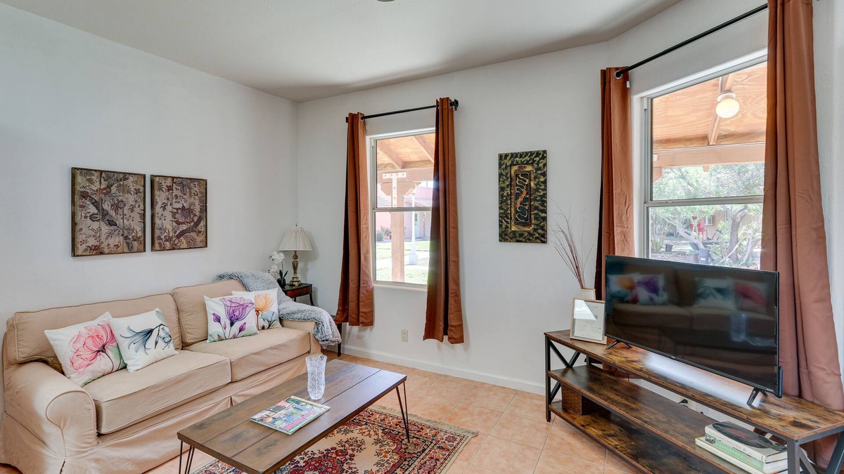 Eleven Mile Corner Apartment | Eloy Retreat w/Pool Access + Central A/C!