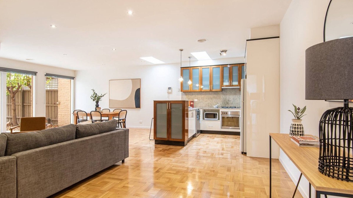 Elwood House | Elwood Sanctuary - walking distance to the beach