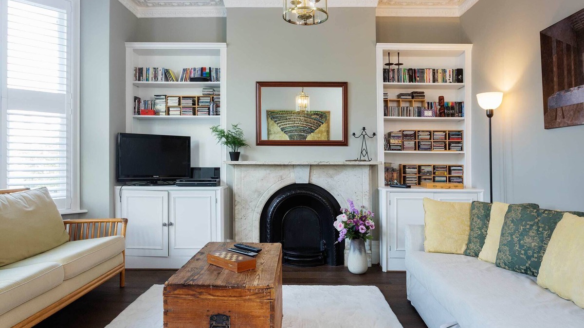 Oval House | Embassy Elegance, by Veeve