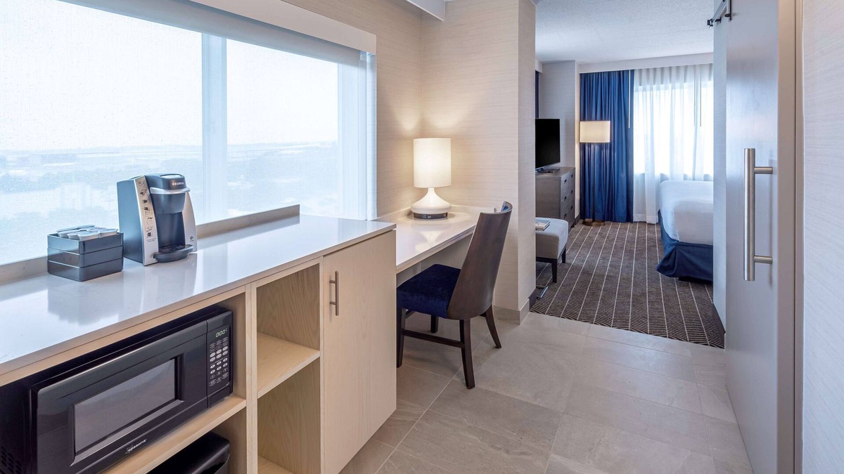 East Boston Hotel | Embassy Suites Boston Logan Airport
