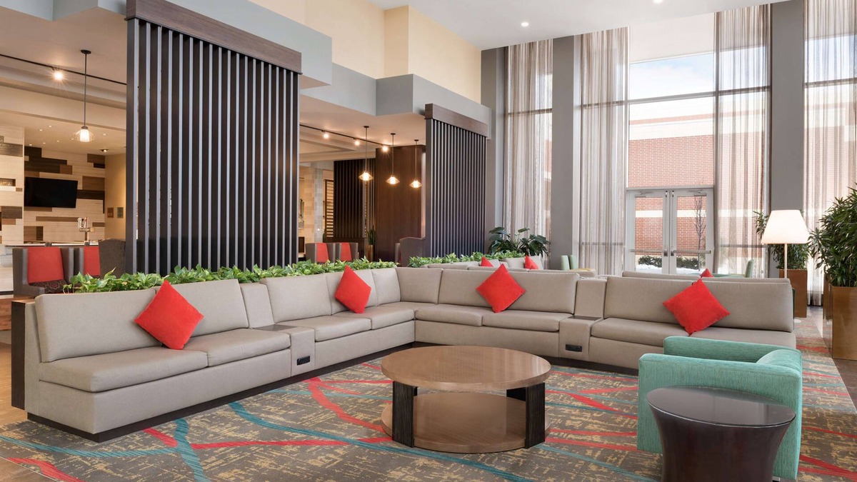 Naperville Hotel | Embassy Suites by Hilton Chicago Naperville