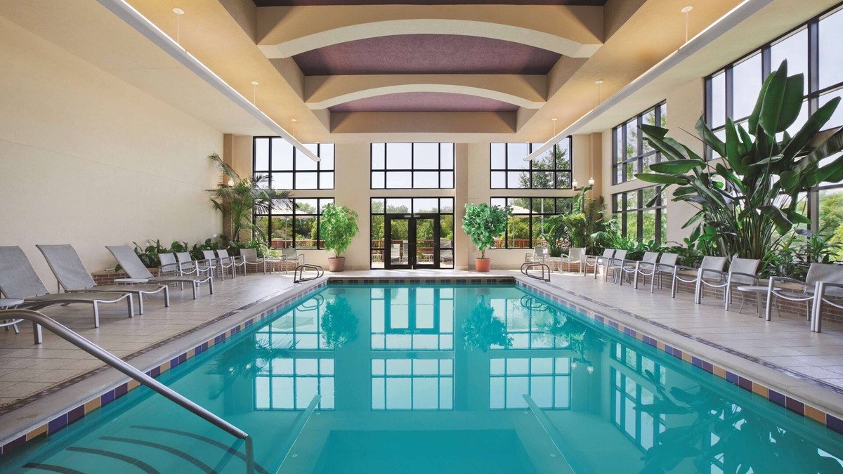 Hot Springs Hotel | Embassy Suites by Hilton at Hot Springs Convention Center