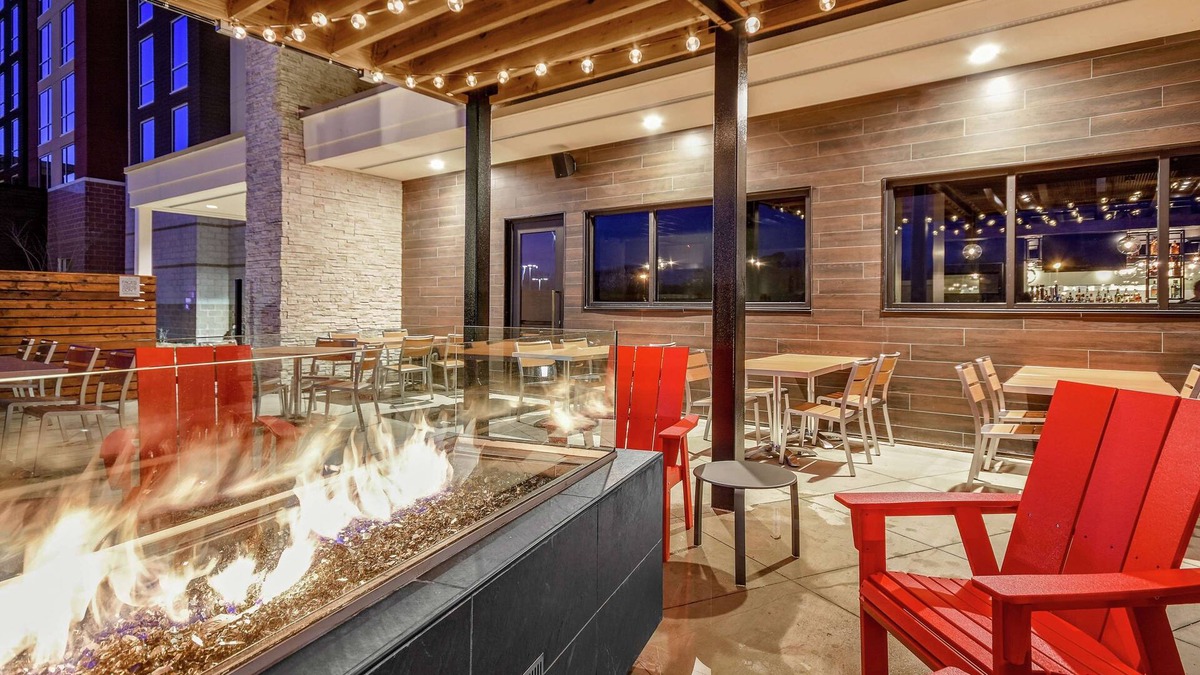 Jonesboro Hotel | Embassy Suites by Hilton Jonesboro Red Wolf Convention Center
