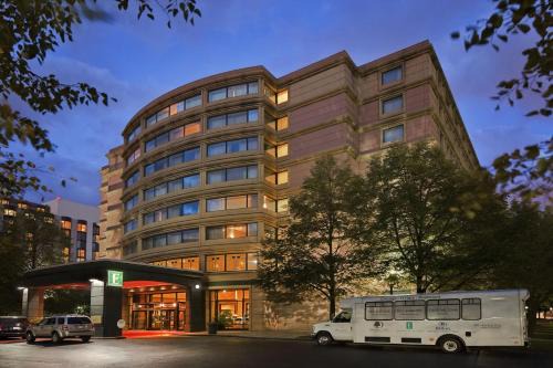 Rosemont Hotel | Embassy Suites by Hilton Chicago O'Hare Rosemont