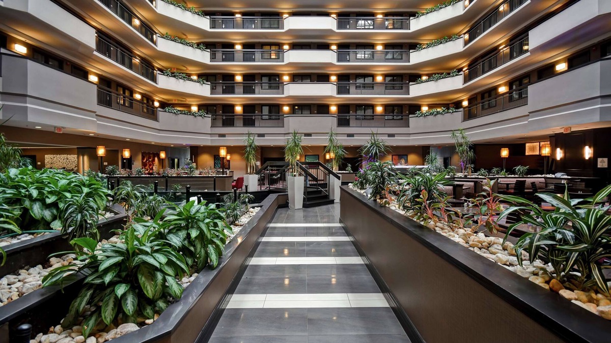 Herndon Hotel | Embassy Suites by Hilton Dulles Airport