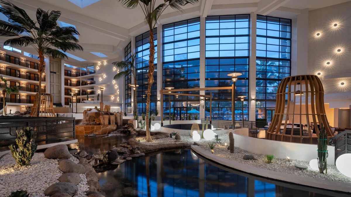 Camelback East Hotel | Embassy Suites by Hilton Phoenix Biltmore