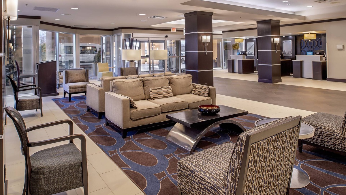 Bridgeton Hotel | Embassy Suites by Hilton St. Louis Airport