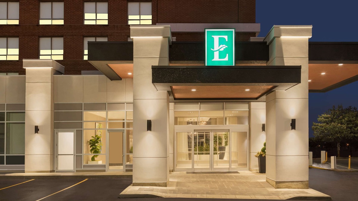 Northeast Mississauga Hotel | Embassy Suites by Hilton Toronto Airport