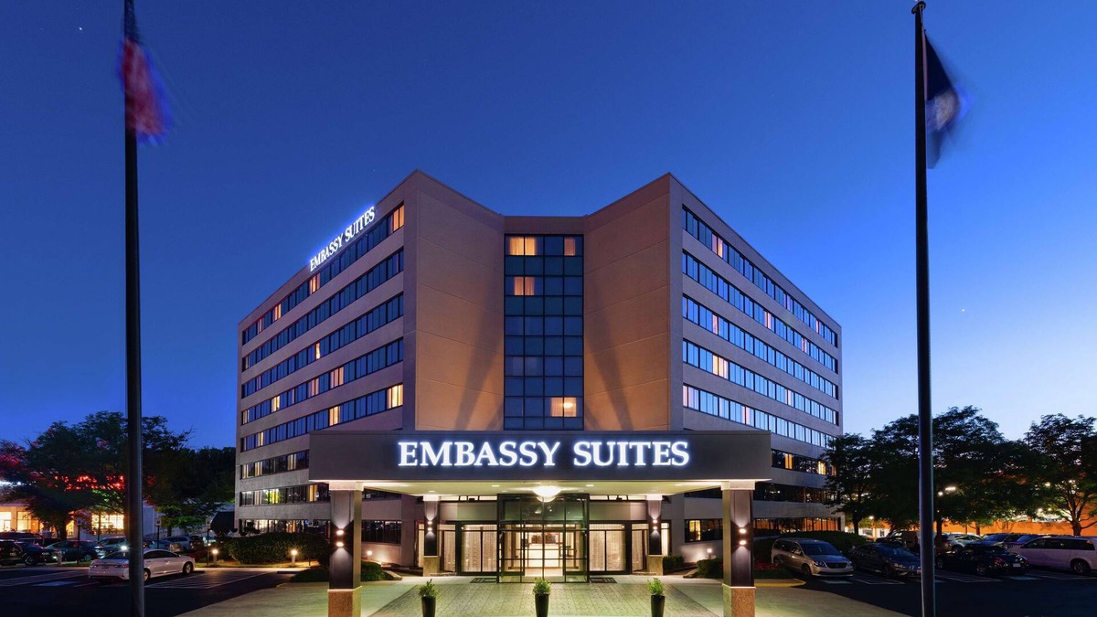 Tysons Hotel | Embassy Suites by Hilton Tysons Corner