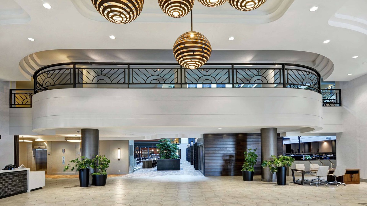 South Loop Hotel | Embassy Suites by Hilton Minneapolis Airport