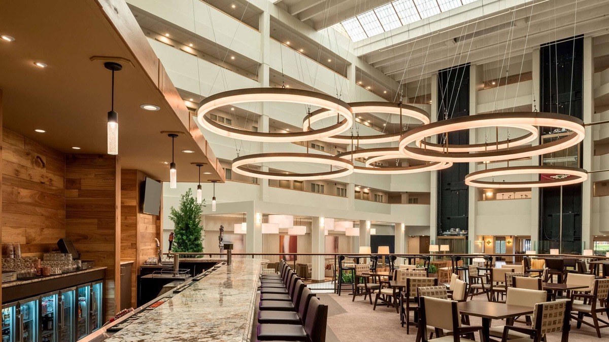Brookfield Hotel | Embassy Suites by Hilton Milwaukee Brookfield