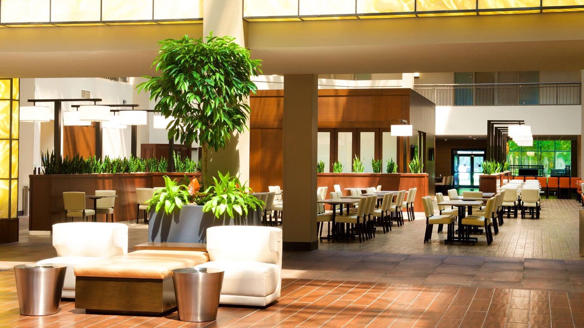 Blue Ash Hotel | Embassy Suites by Hilton Cincinnati Northeast Blue Ash