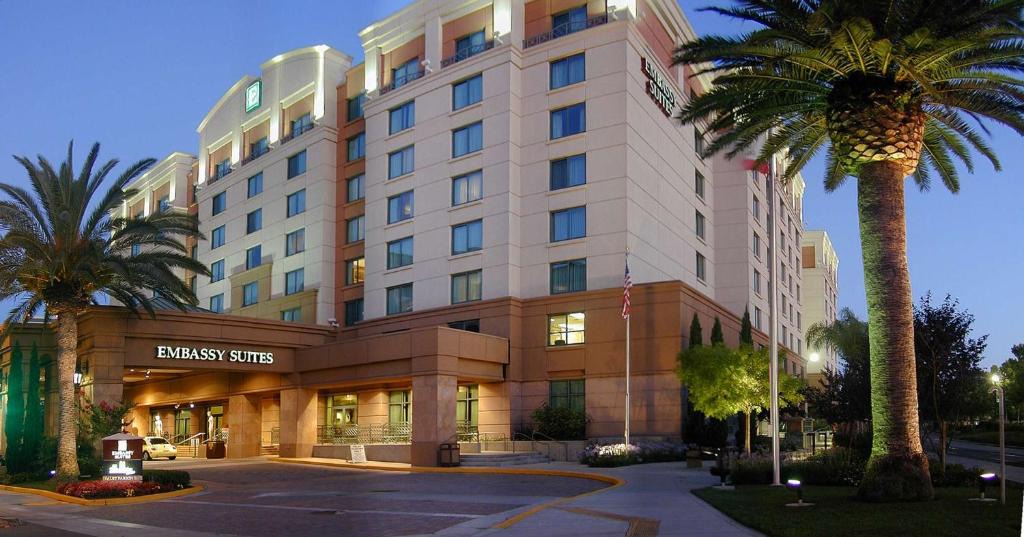 Central Sacramento Hotel | Embassy Suites by Hilton Sacramento Riverfront Promenade
