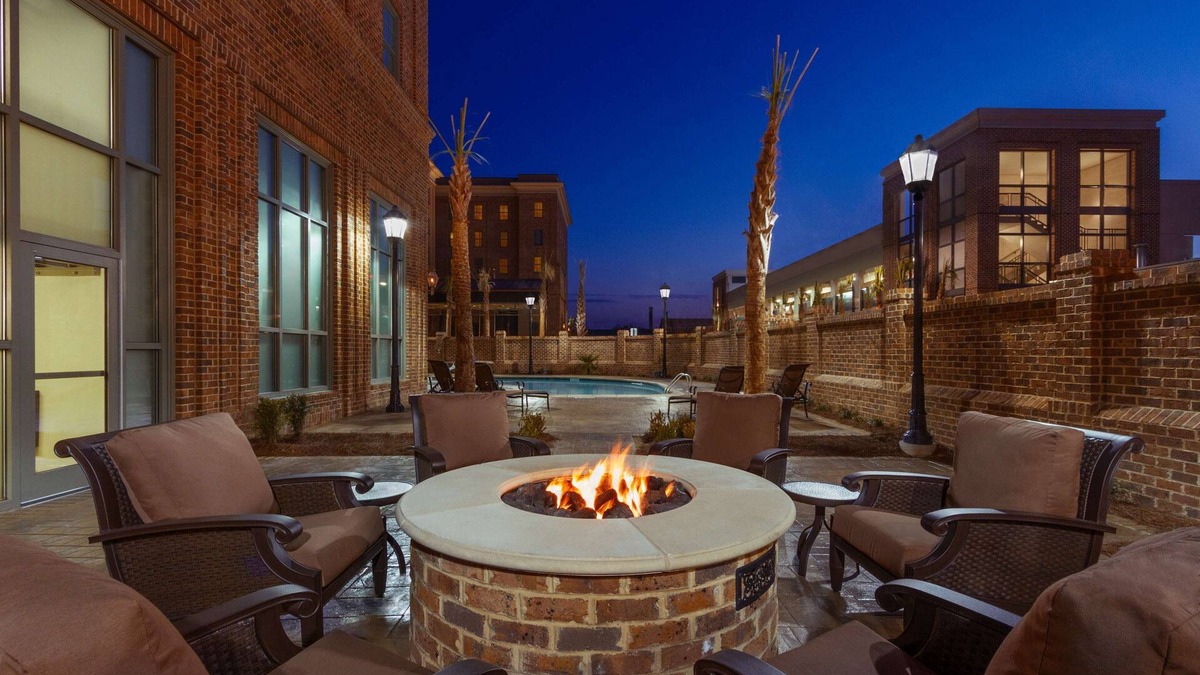 Yamacraw Village Hotel | Embassy Suites by Hilton Savannah Historic District