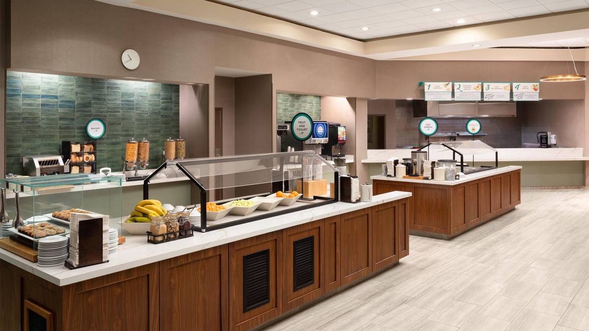 North Charleston Hotel | Embassy Suites by Hilton Charleston Airport Convention Ctr