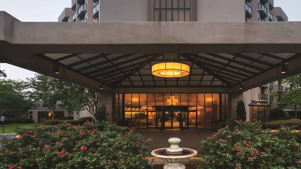 Redmont Park Hotel | Embassy Suites Hotel Birmingham