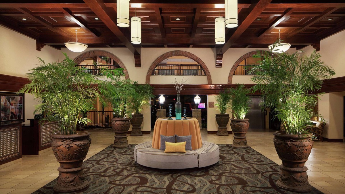 Lubbock Hotel | Embassy Suites Lubbock