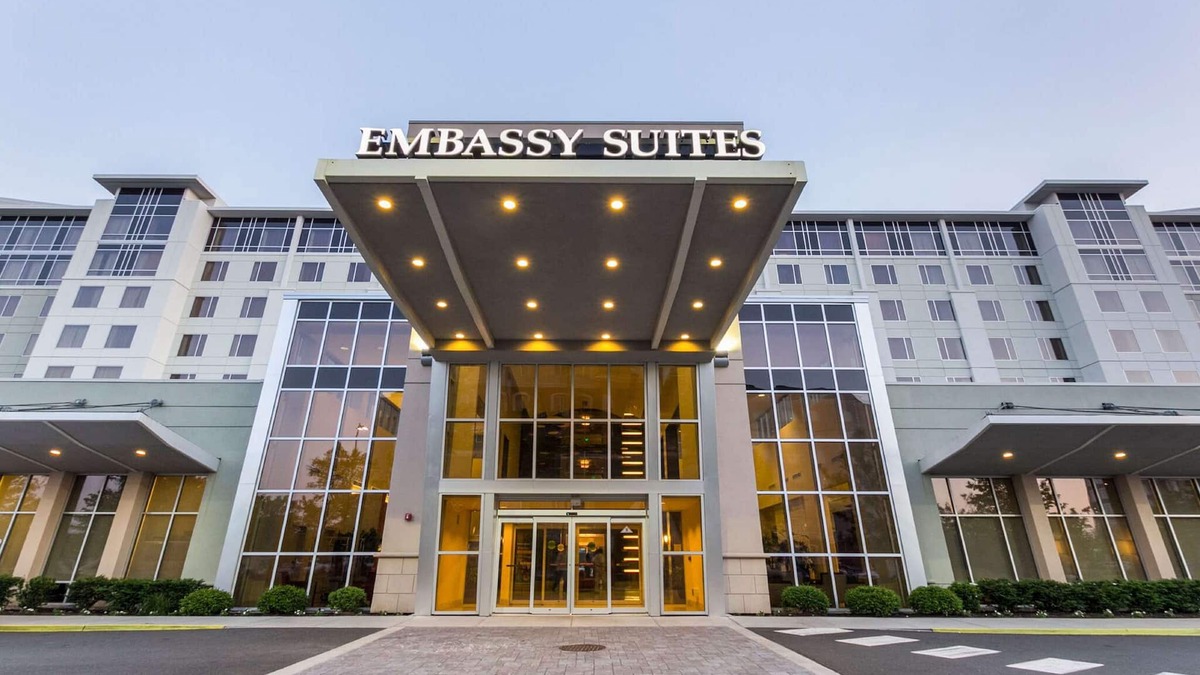 Elizabeth Hotel | Embassy Suites Newark Airport