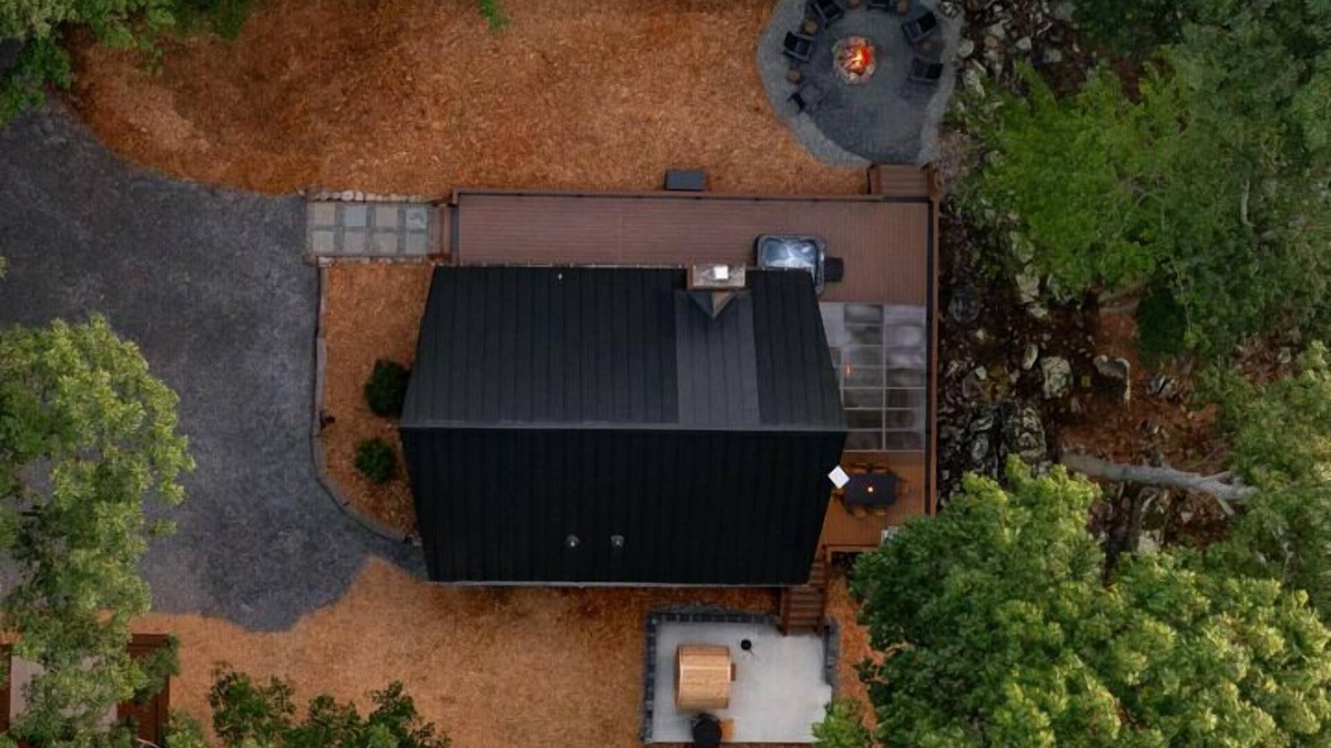 Bluemont Ski Chalet | Emberwood | Modern Chalet + Nature Spa + Trails, & Wineries