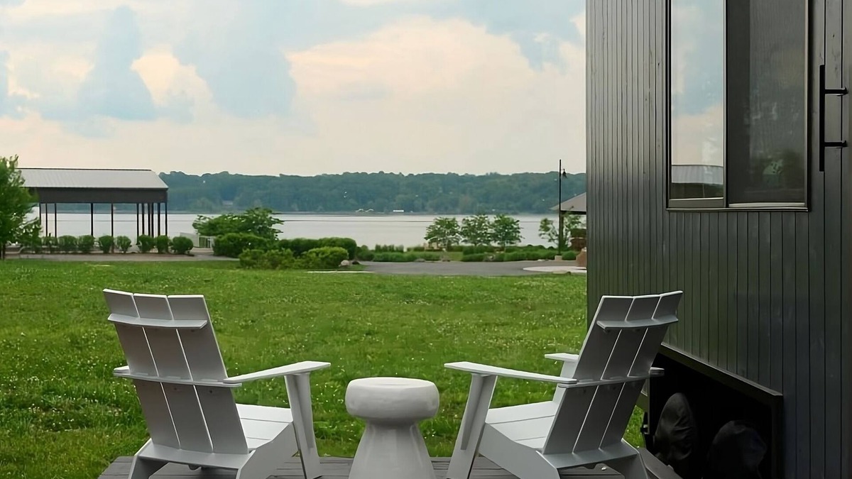 Kingston Apartment | Embrace Nature's Embrace! Near Kingston Point Beach, Free Breakfast and Parking